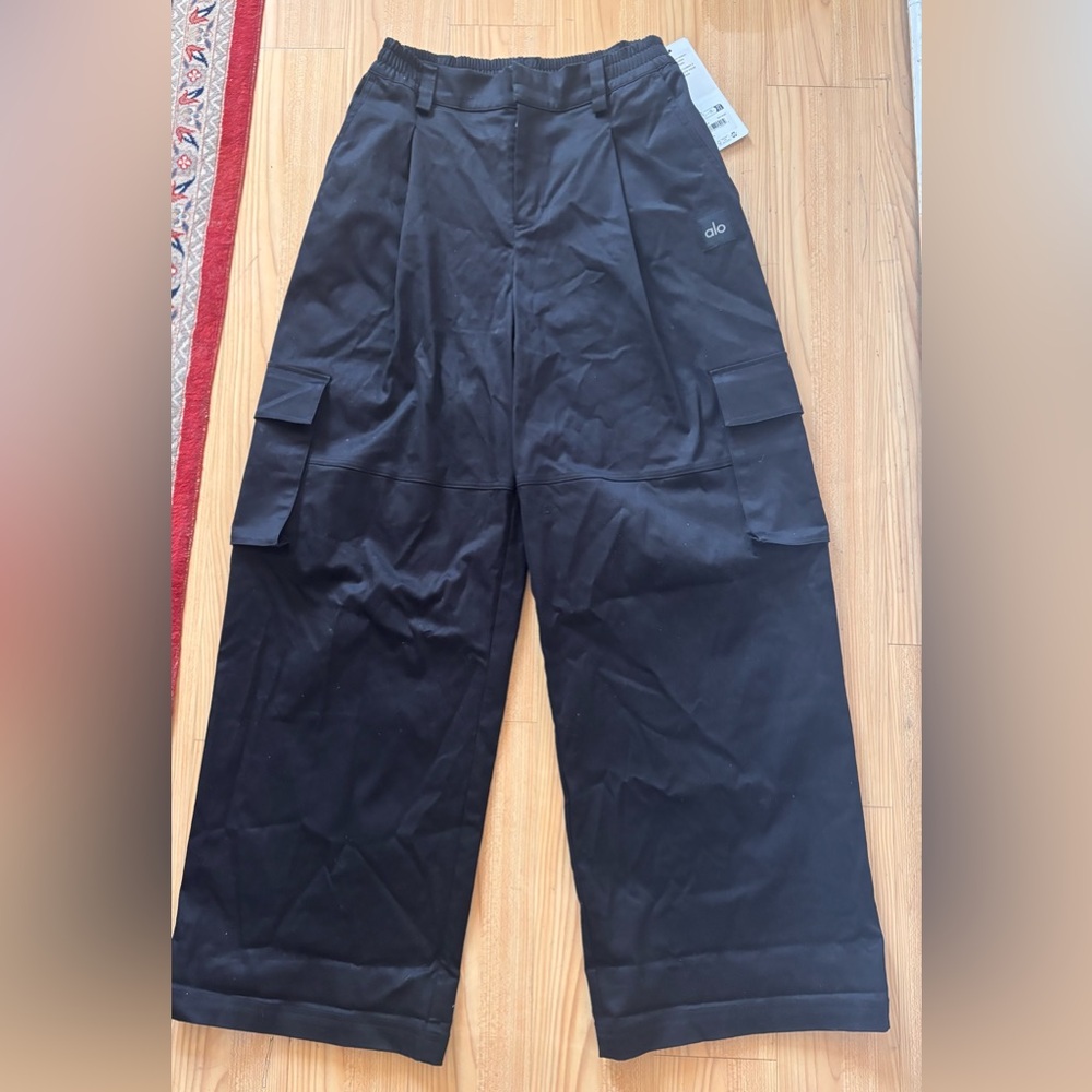 Alo Black Cargo Pants - Picture 6 of 7
